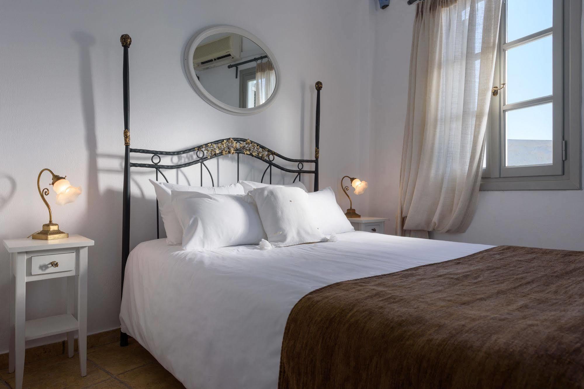 Vista Mare Suites Imerovigli  Bagian luar foto